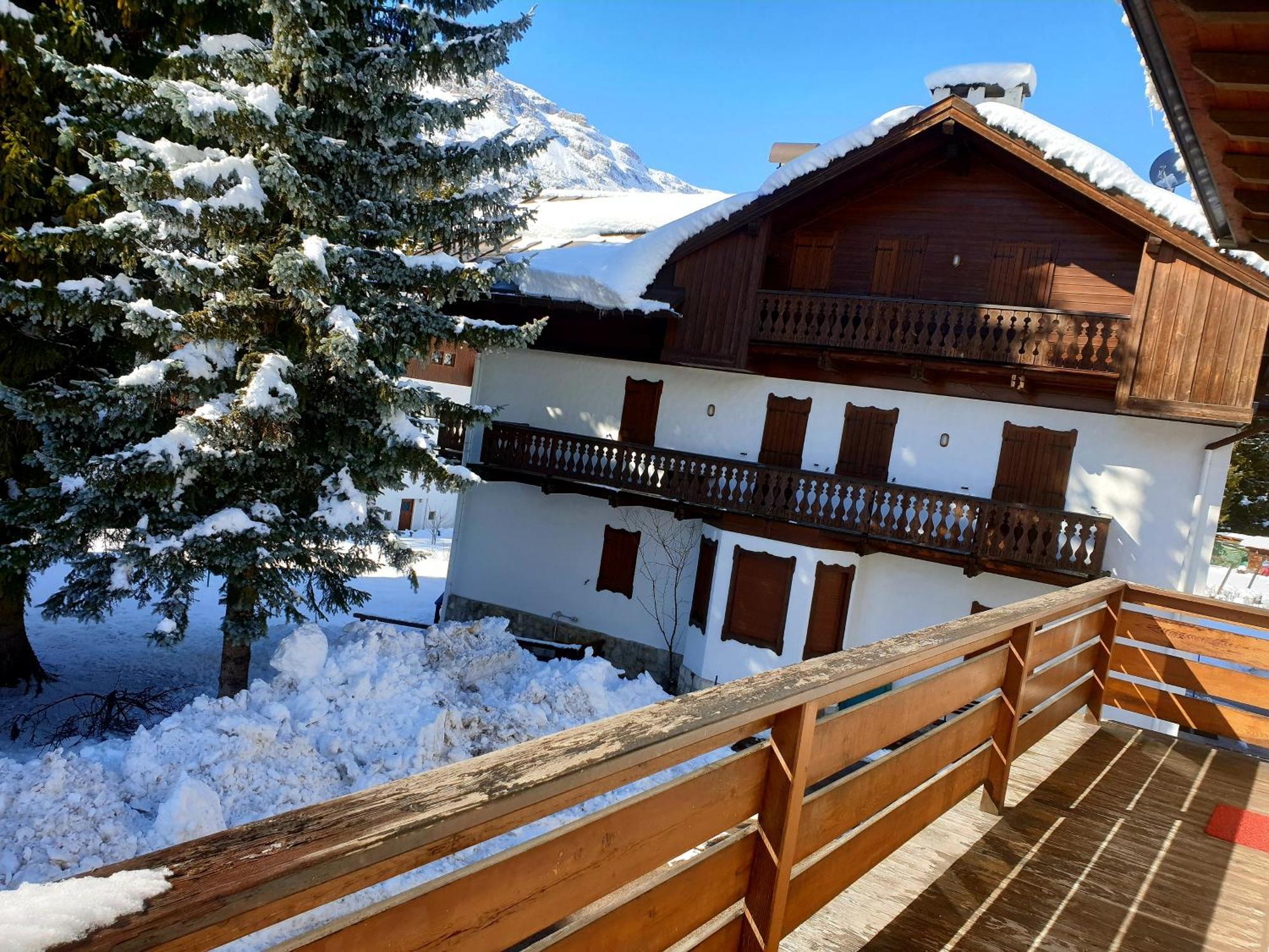 Luminoso Ed Accogliente, Centralissimo Appartamento Indipendente Cortina dʼAmpezzo Exteriör bild